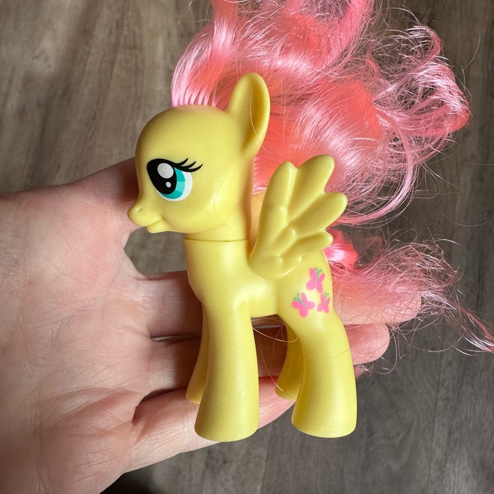 My Little Pony Fluttershy Original G4 Brushable with Shy Eyes